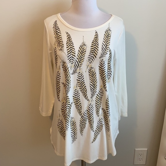Karen Kane Amber Waves Feather Print Tee - Picture 3 of 10